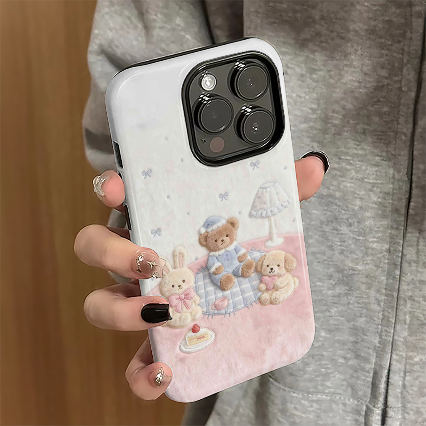 毛绒小熊适用苹果16promax手机壳iPhone17pro秋冬15pro女13简约新款14防摔11保护套12卡通xsmax/8/7plus菲林e