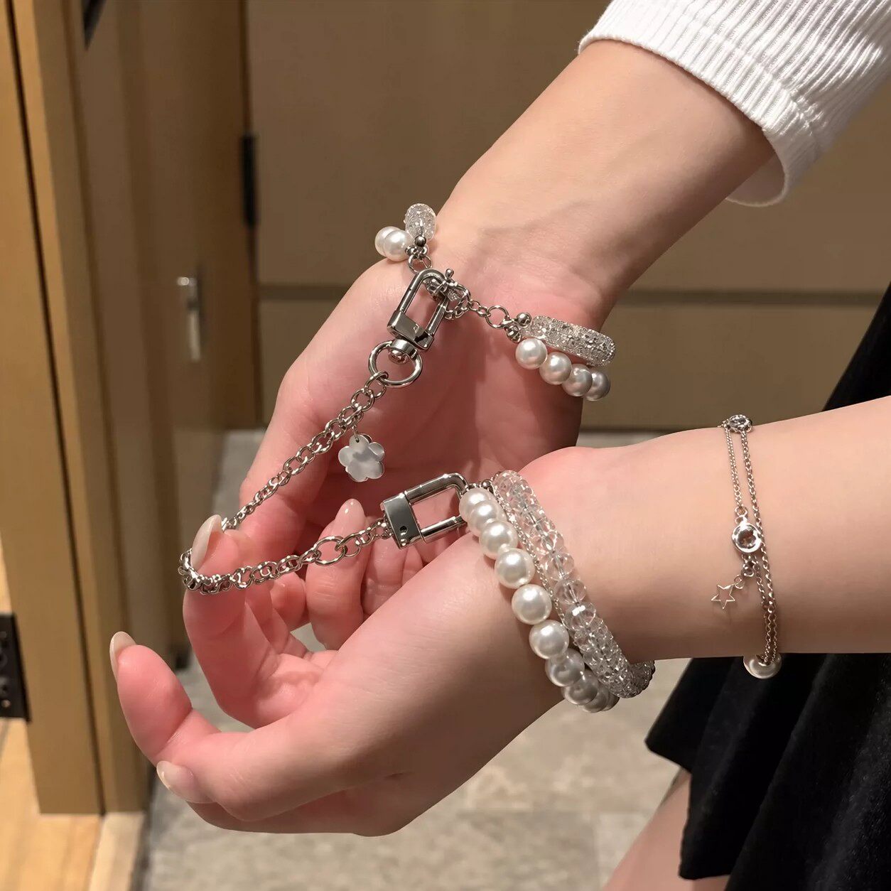 双层珍珠手铐式手链情侣互动