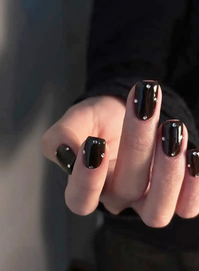 短款黑色带钻纯手工穿戴甲高级显白气质黑色冰透裸甲美甲贴片成品