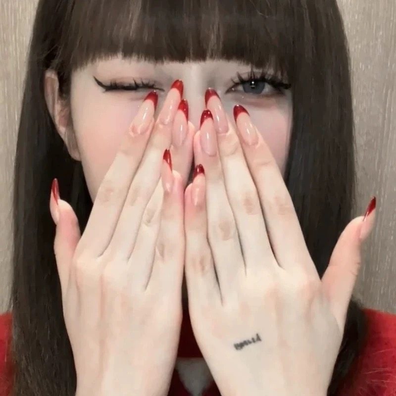 红色法式穿戴甲新年中长款裸色手工美甲贴片高定气质显白可拆卸,彩妆/香水/美妆工具,穿戴甲/甲片,淘宝优惠券,粉丝福利购,淘宝优惠卷