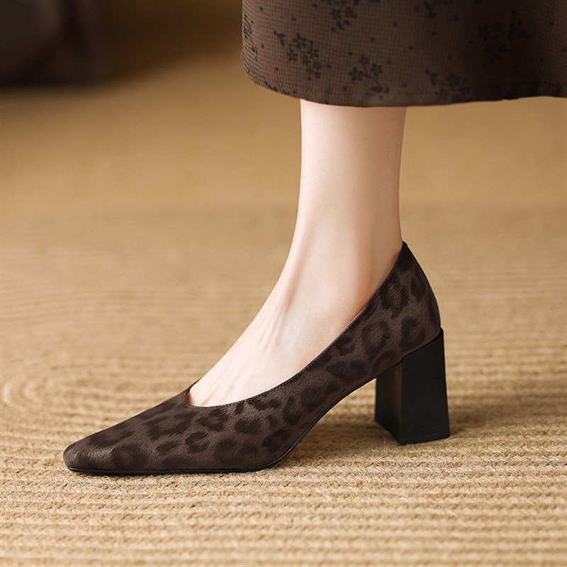 巨好看~手工制作豹纹真皮单鞋女方头气质米白色粗高跟简约百搭女