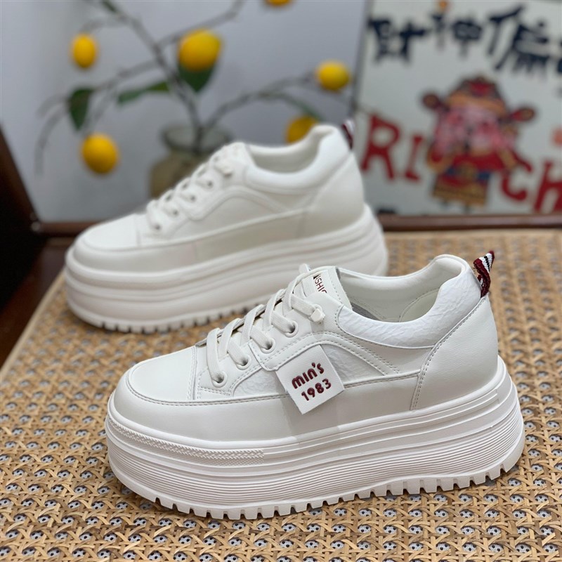 厚底小白鞋女2025春秋新款百搭软底小个子内增高显腿长松糕休闲鞋