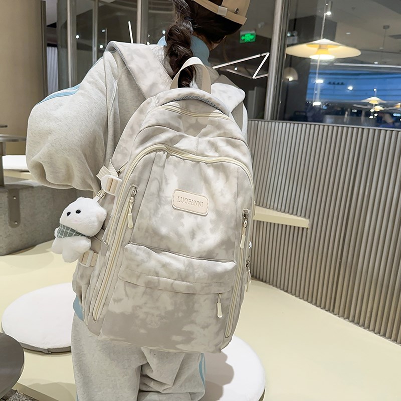 书包初中女生高中学生背包小学生大学生旅行双肩包大容量轻便新款