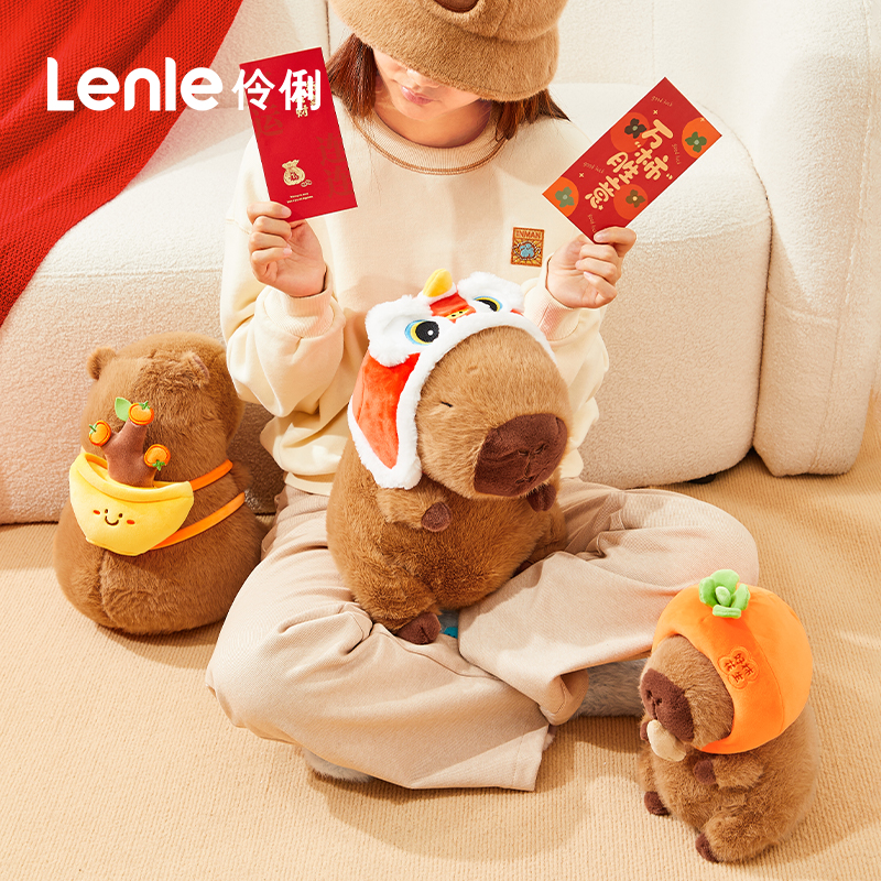 伶俐新年款水豚醒狮公仔