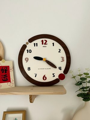 桃木纹挂钟棕色免打孔时钟客厅卧室墙钟高级感走秒钟家用简约钟表