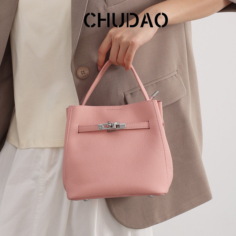 CHUDAO荔枝纹头层牛皮水桶包包女2026新款高级感通勤手提包斜挎包