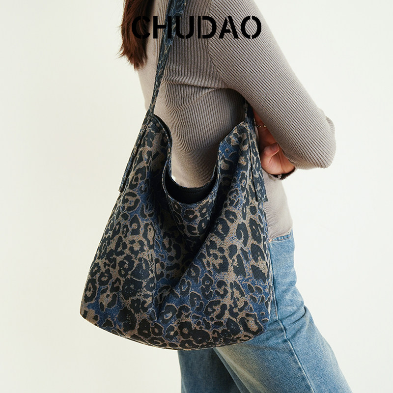 CHUDAO 牛仔布豹纹大容量托特包女软包购物袋通勤包单肩妈咪大包