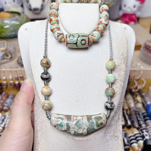 绿色青稞精品莲师法帽牛角天珠搭配彩色小虎牙龟甲六眼满珠串手链