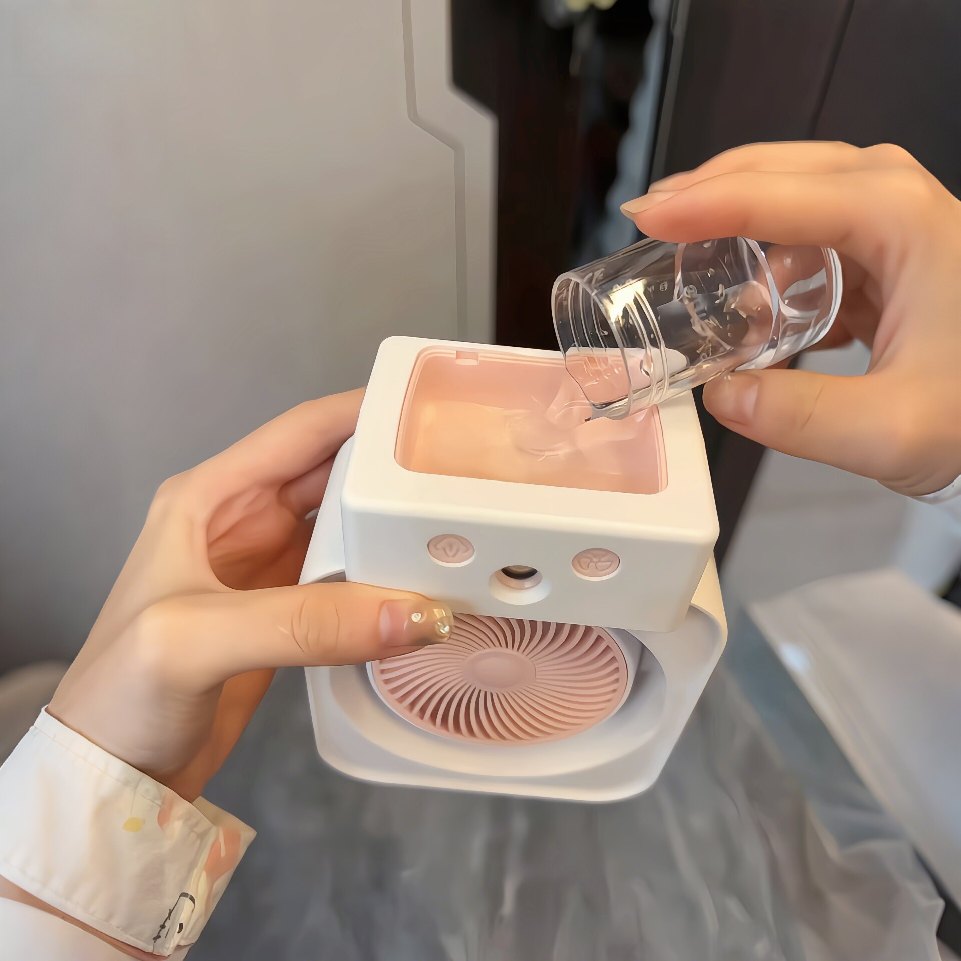 小风扇桌面迷你usb小风扇超强力静音加水制冷喷雾工位宿舍小台扇