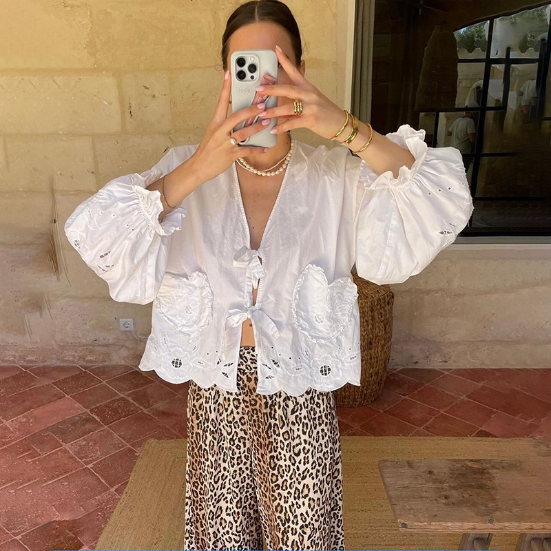 Se法式小众2024早秋红眼蕾丝扇形下摆花边爱心口袋v领打结衬衫女