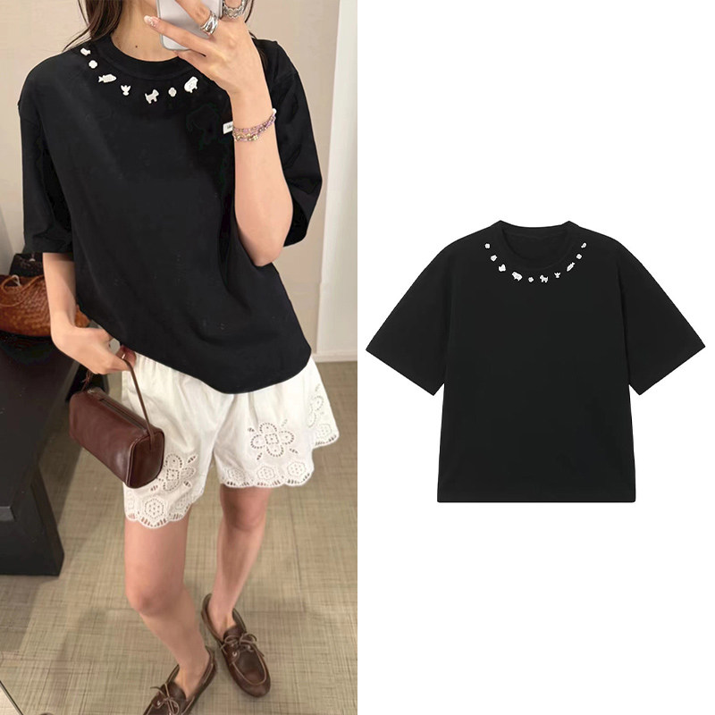 法单小众2026春夏时尚手工订童趣小动物贝母饰品黑色圆领T恤