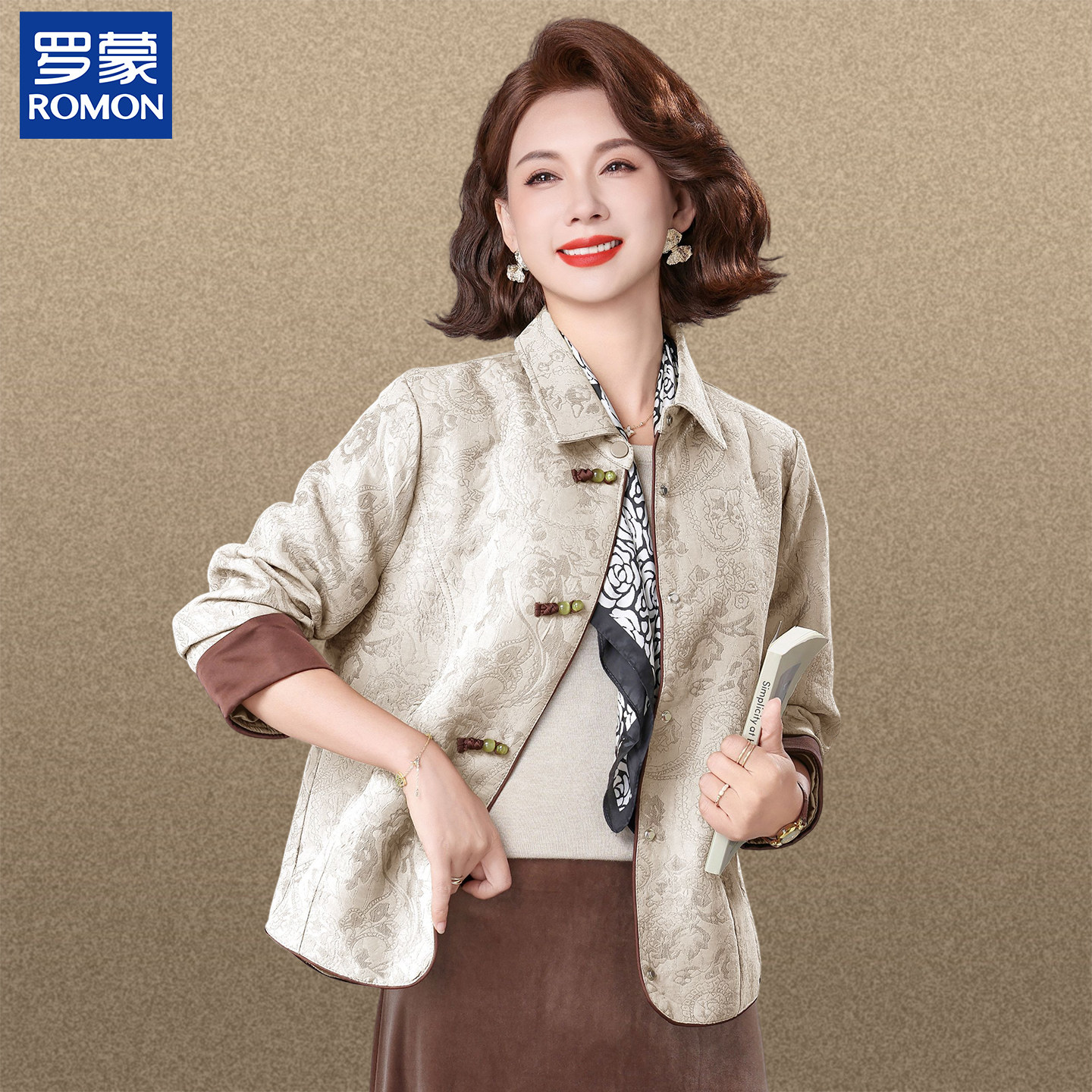 罗蒙今年流行的妈妈秋装国风印花翻领外套中老年女装秋季短款夹克