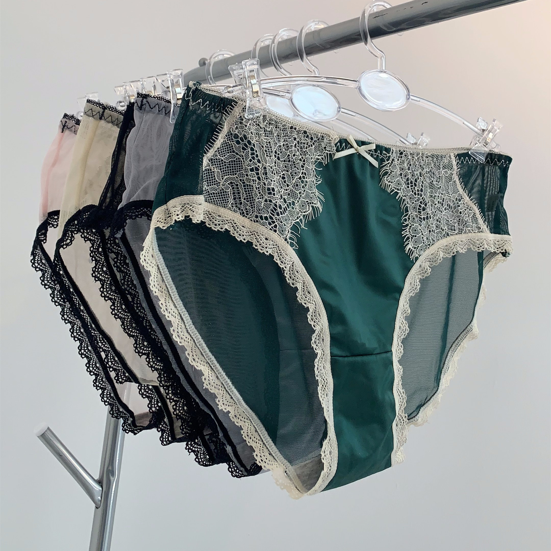 性感绸缎内裤女生仿丝绸面料速干透气中腰女士三角裤 速干