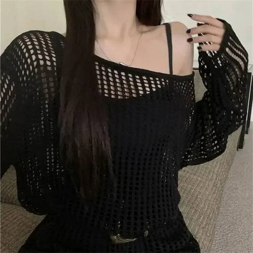 圆领纯色镂空长袖上衣 Round neck solid color long sleeved top