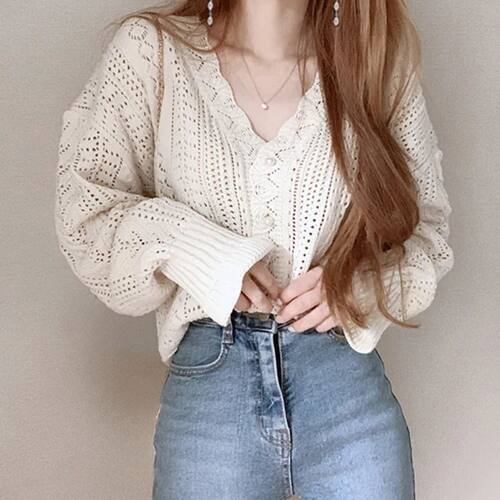 V领蕾丝镂空长袖上衣 V-neck lace hollow out long sleeved top