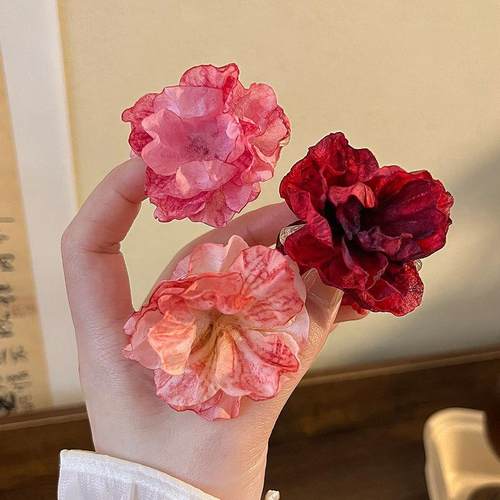 A versatile and stylish small hair clip with a cool, elegant