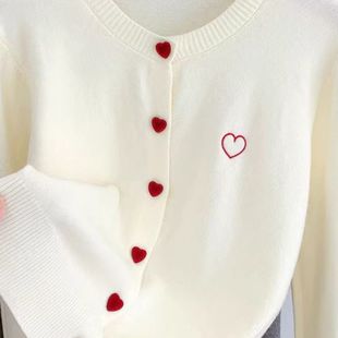 2025时尚 女春秋休闲百搭上衣 外套圆领日韩系爱心扣子刺绣针织开衫