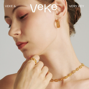 VEKE「迷宫」系列轻奢金色链条精致感经典款女士项链NC18266A