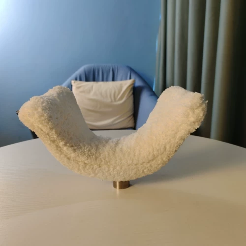 Кукла, трубка с аксессуарами, металлическое сиденье, скелет