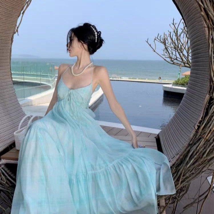 法式气质薄荷绿挂脖吊带连衣裙女夏季三亚海边度假露背超仙女长裙