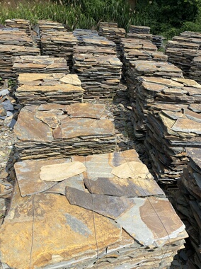 天然青石板不规则锈色碎拼毛石铺路乱石板庭院花园复古地砖乱型板