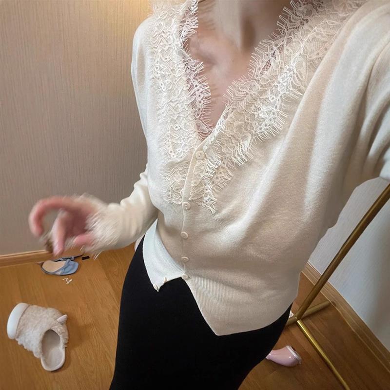 韩系设计感V领蕾丝拼接纽扣长袖针织开衫女秋季精致性感风毛衣