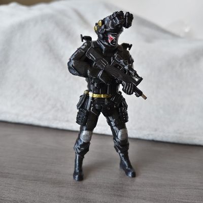 三角洲行动周边威龙手办