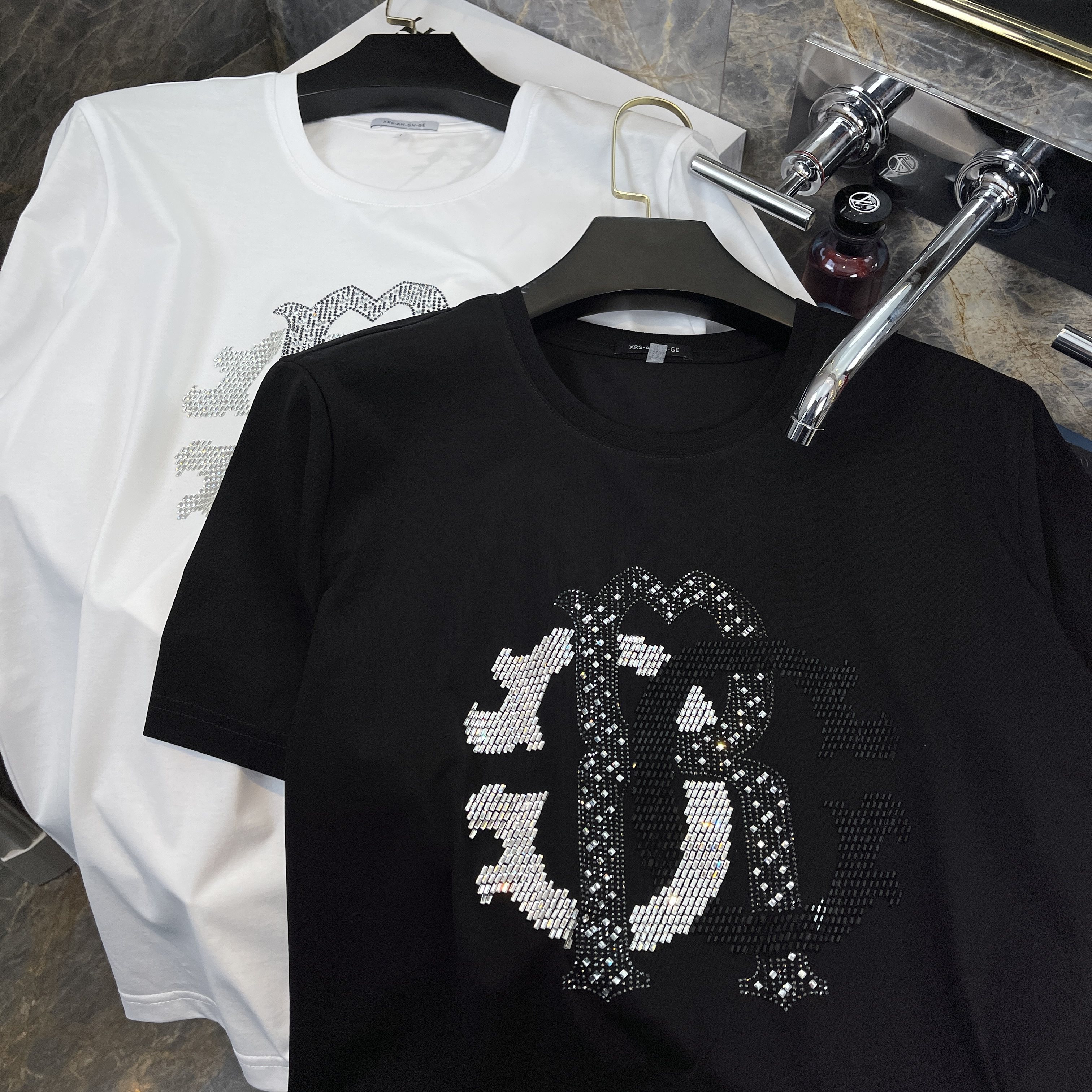 欧洲站高奢短袖夏季冰感滑料T恤男潮牌字母烫钻高级感黑色半截袖