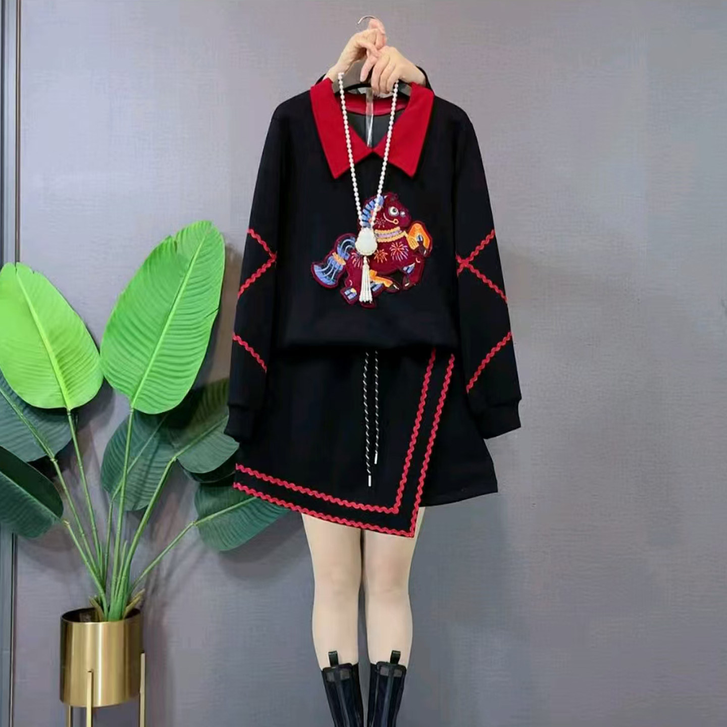 胖妹妹新中式2026春季新年款小马刺绣套装时尚遮肉遮肚短裤两件套,女装/女士精品,大码套装,淘宝优惠券,粉丝福利购,淘宝优惠卷