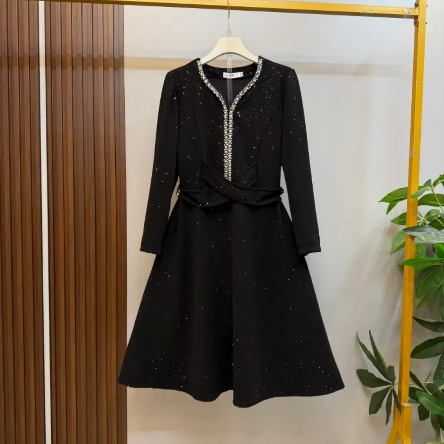 胖妹妹冬季新款大码女装连衣裙2025满天星重工显瘦中长裙宽松百搭