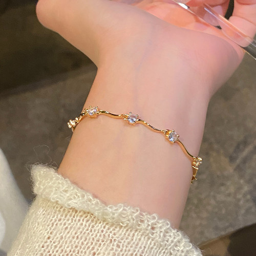 美了几何弯弯水晶手链女时尚精致