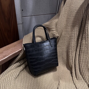 2026新款小众设计鳄鱼牛皮女包手提包简约百搭包斜挎包迷你菜篮子