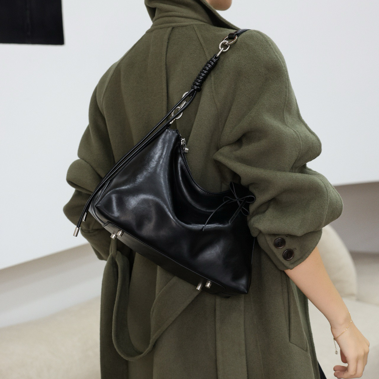 2025油蜡牛皮百搭单肩包托特包小众设计腋下包简约轻便女包包慵懒