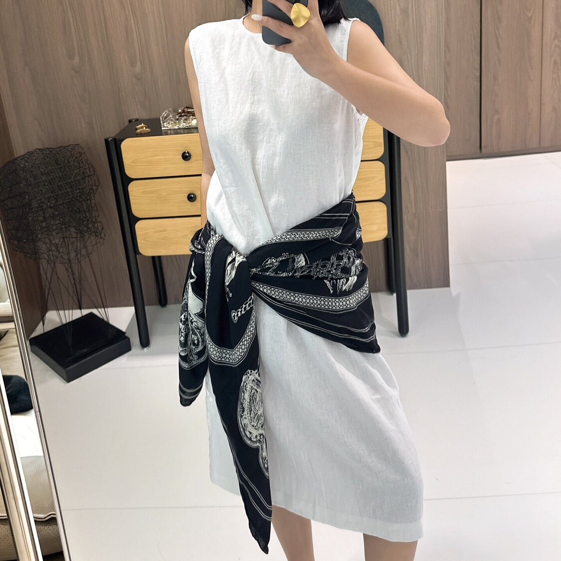 2025新款女装早春秋欧美时尚小众白色长袖个性衬衫可以当吊带裙穿