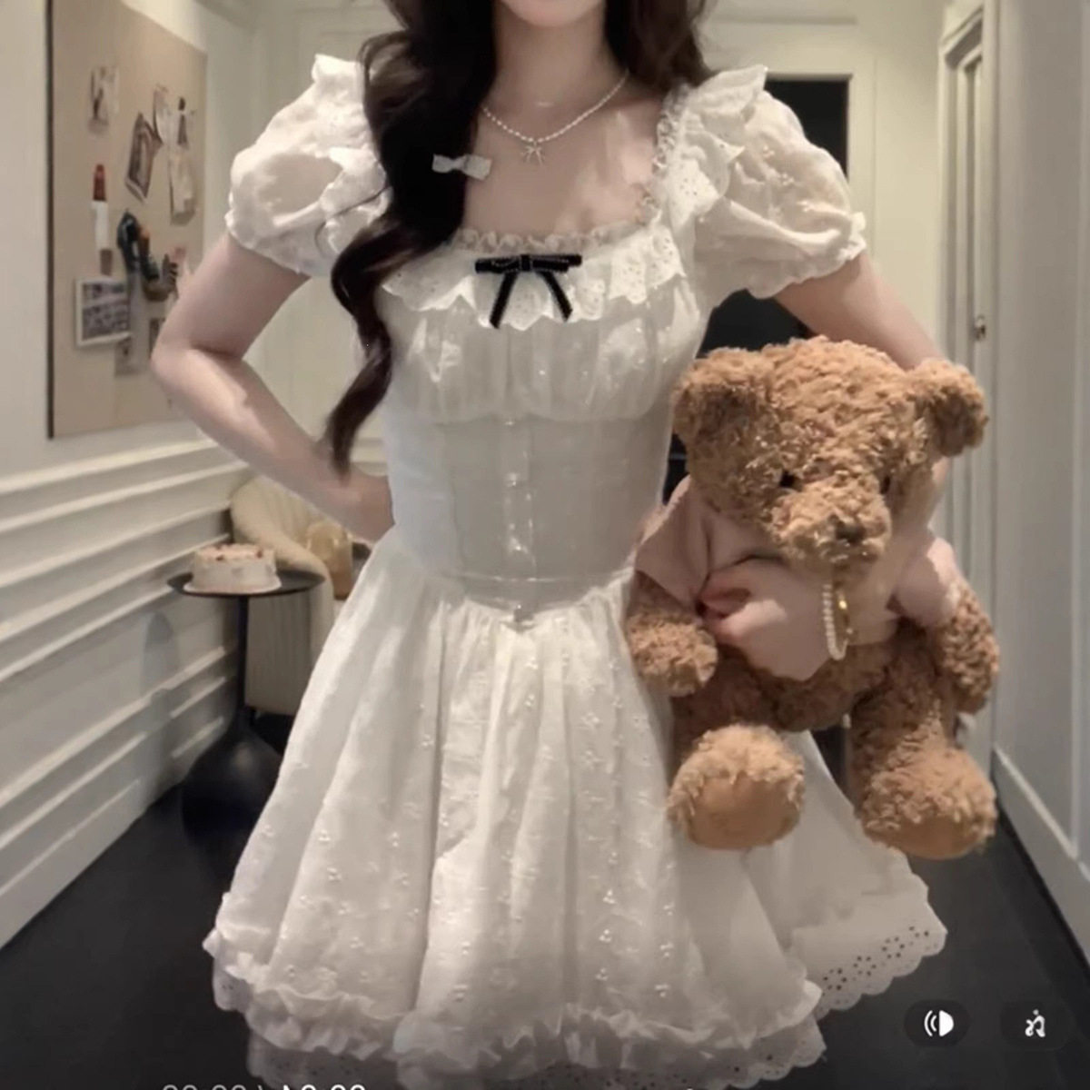 甜美泡泡袖白色连衣裙子女夏季法式初恋公主蓬蓬裙收腰小个子短裙