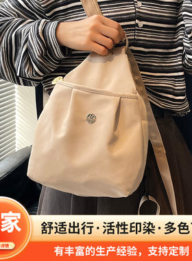 新款轻奢设计感双肩包女大容量