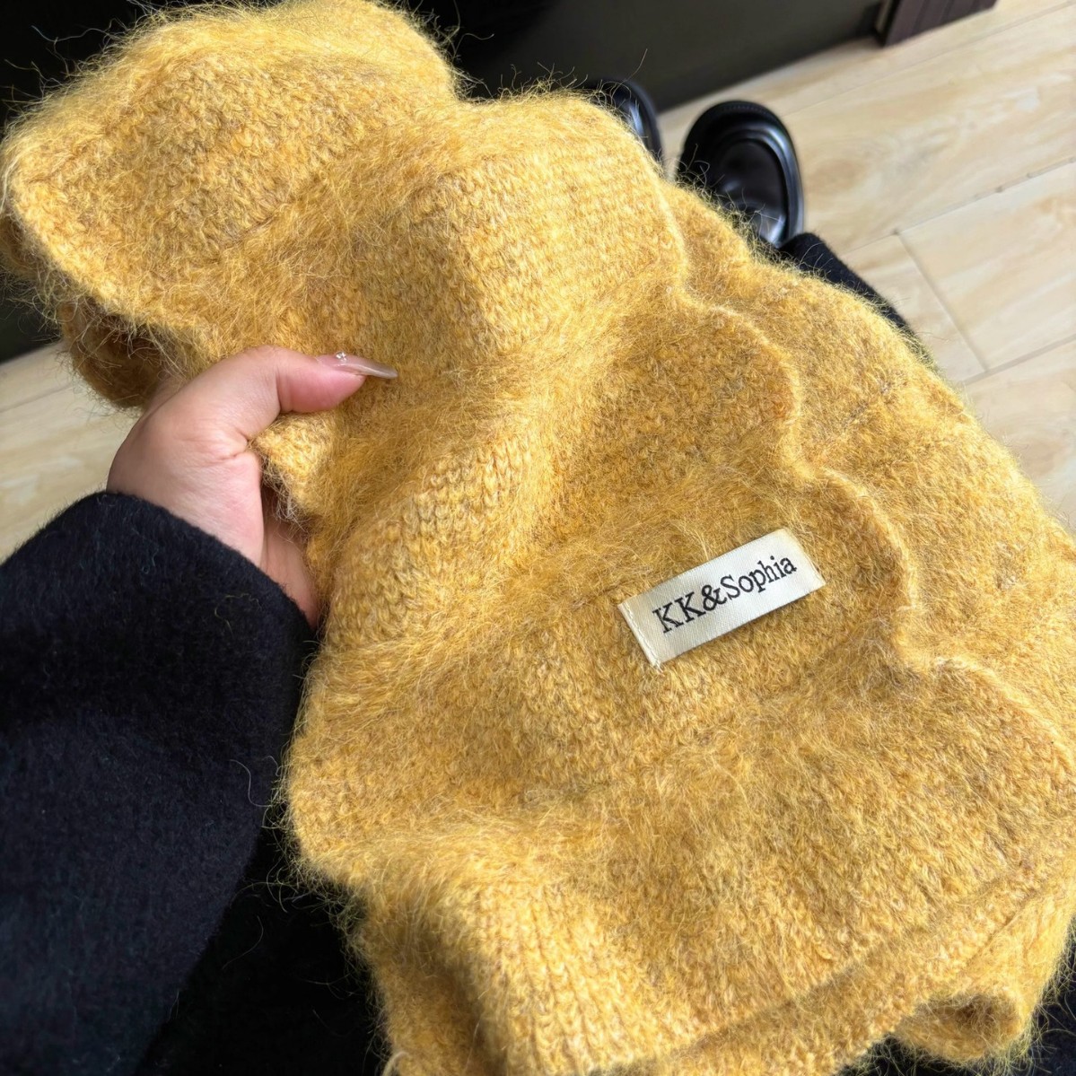 软糯毛绒交叉围脖女秋冬款