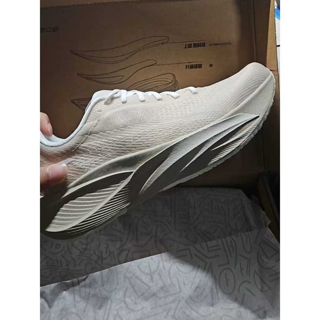 Anta安踏 C202 5代减震防滑耐磨 低帮 短跑跑步鞋 男款 白色