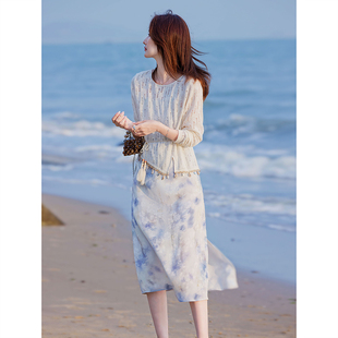 苏醒的乐园夏季森系小众小清新度假不规则镂空印染连衣裙通勤套装