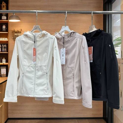 大厂订单！秋冬修身软壳冲锋衣外套收腰户外防风防水徒步登山服女