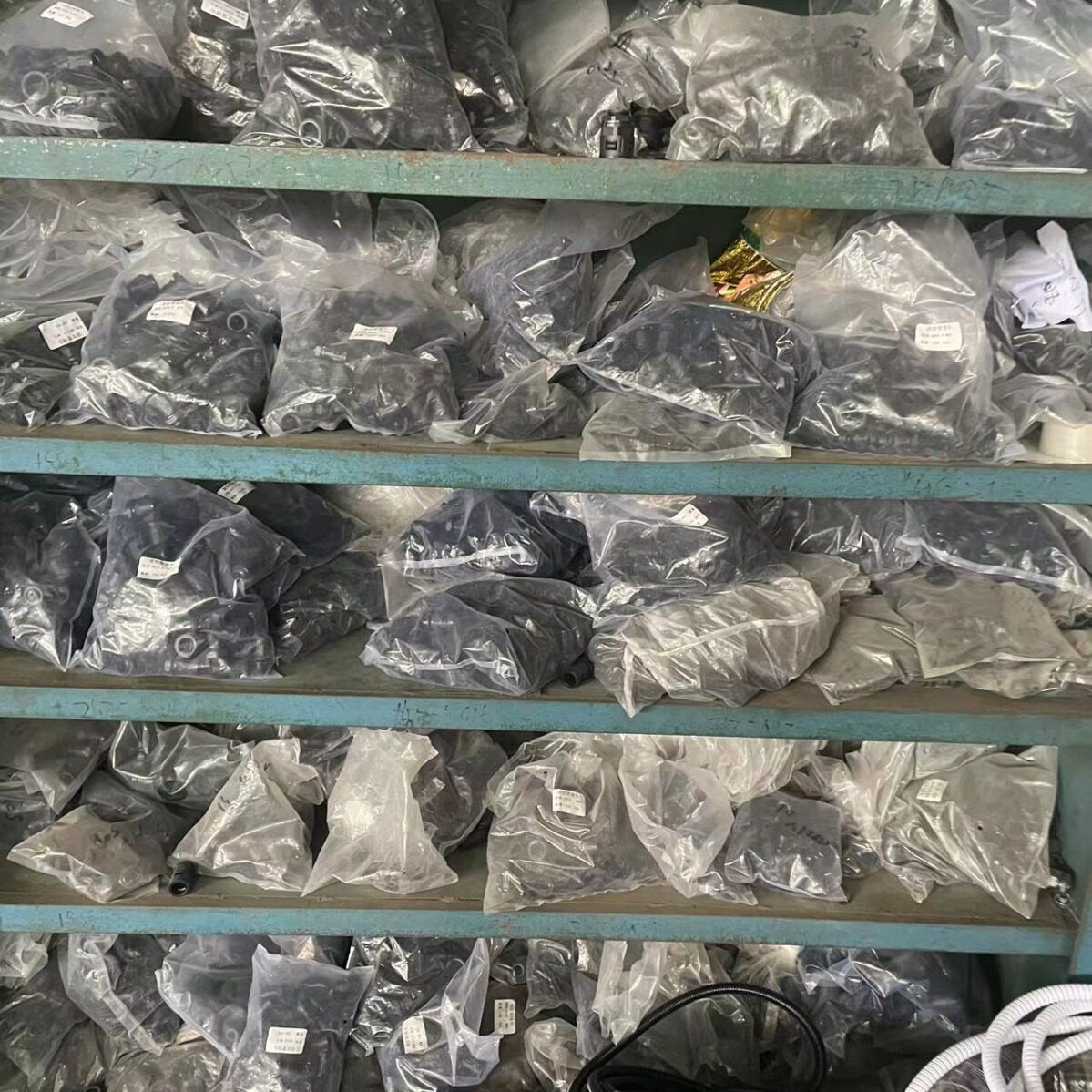 灰色白色塑料波纹管接头直插头尼龙软管接头阻燃尼龙软管pp管接头图片