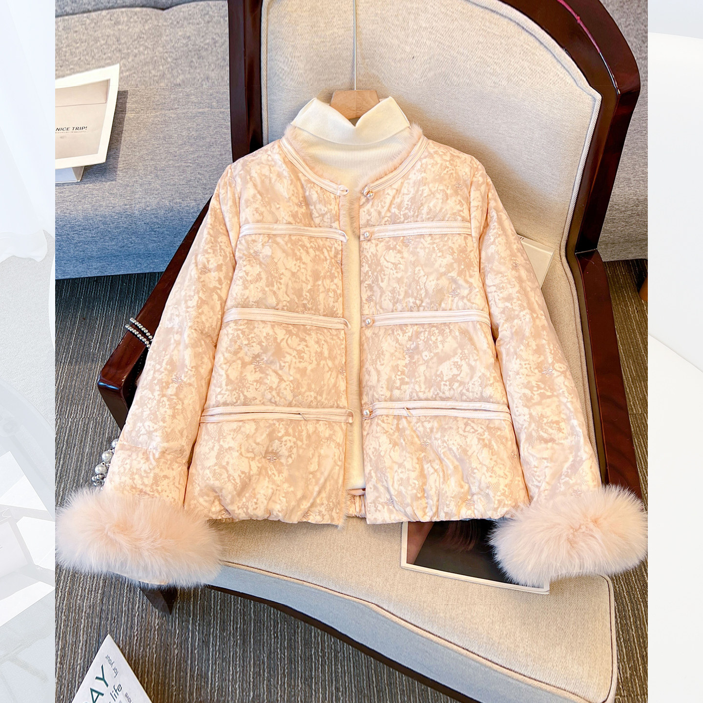 粉色新中式国风石墨烯云绒棉服女2026冬装新款狐狸毛袖扣棉衣外套,女装/女士精品,棉衣/棉服,淘宝优惠券,粉丝福利购,淘宝优惠卷