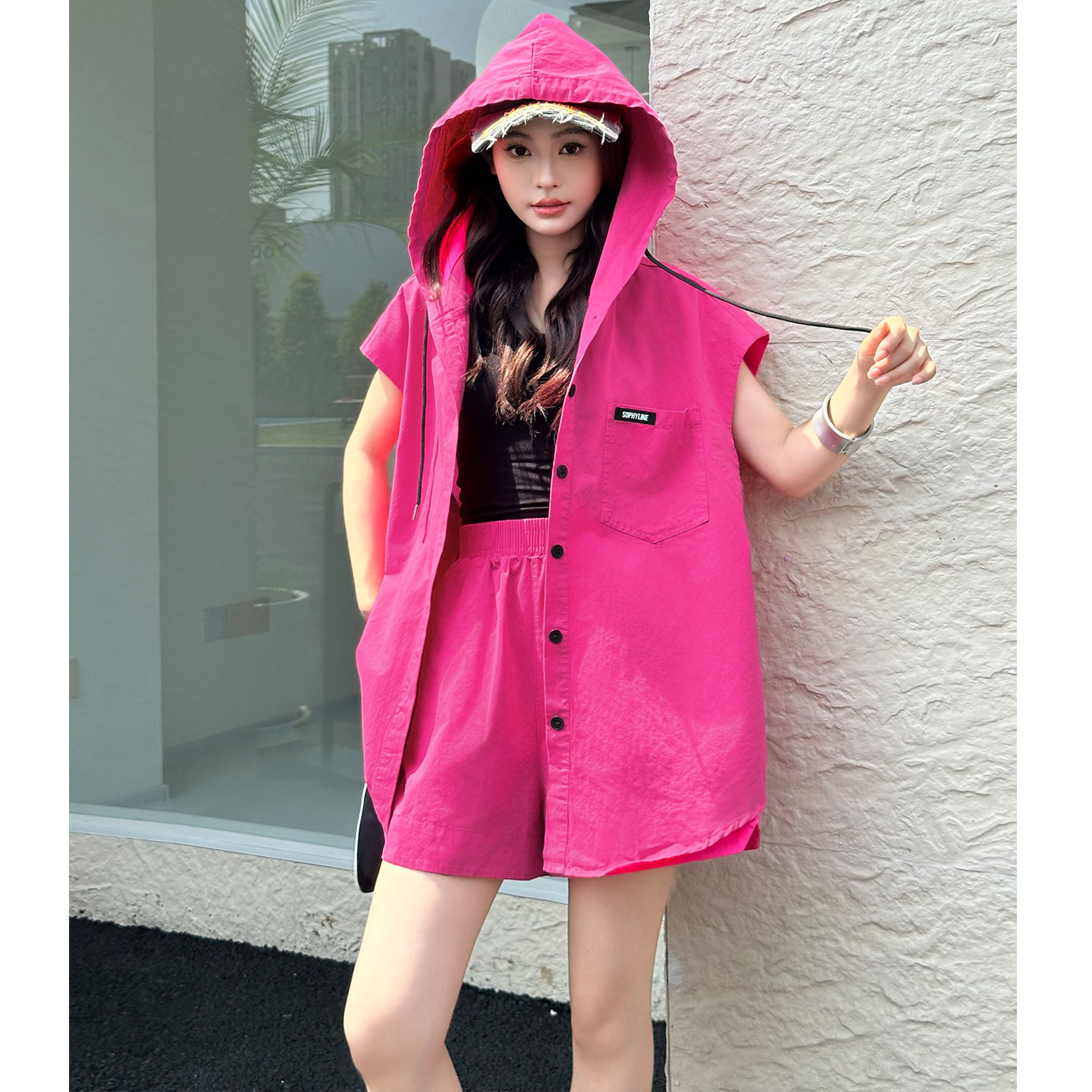 火龙果色连帽无袖衬衫背心短裤子女2026夏季新款穿搭一整三件套装
