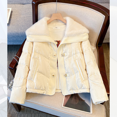 白色新中式国风羊羔毛翻领羽绒服