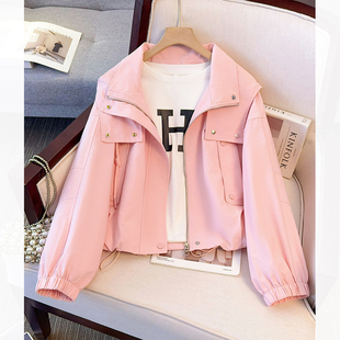 超火减龄粉色连帽冲锋外套女短款2026春秋新款休闲宽松棒球服夹克