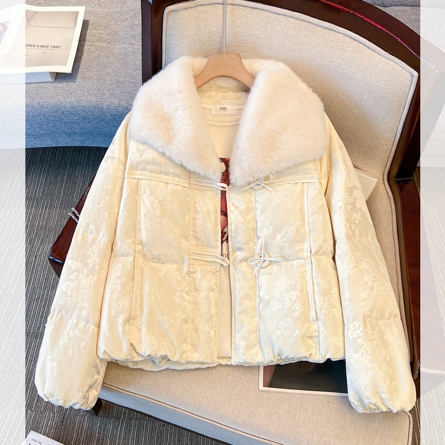 新中式国风白色羊羔毛翻领提花羽绒服轻奢高级感女2025冬装厚外套