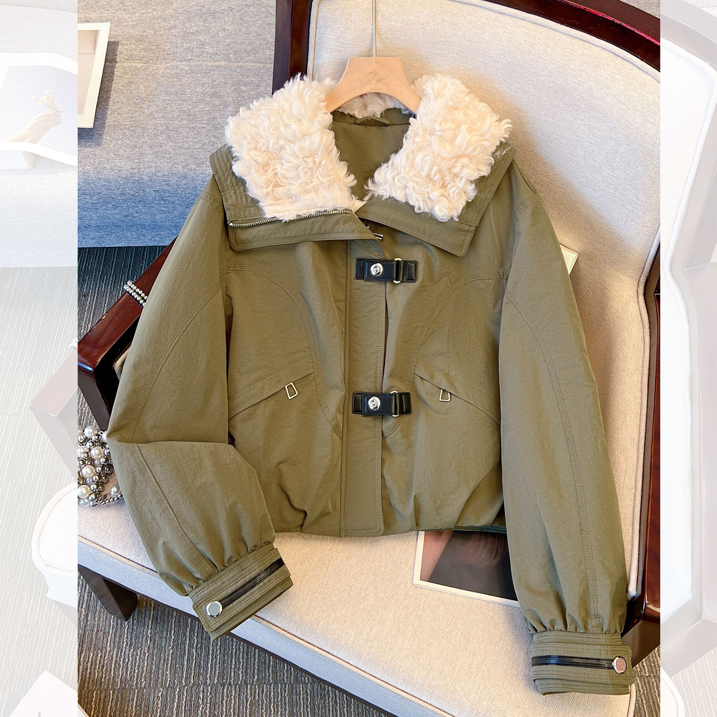 军绿色拼接羊羔毛领工装羽绒服女2025冬季新款小个子短款保暖外套