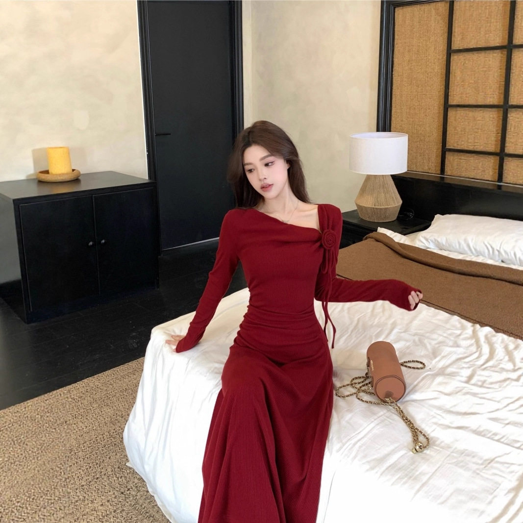 法式红色连衣裙女秋冬显瘦中长裙