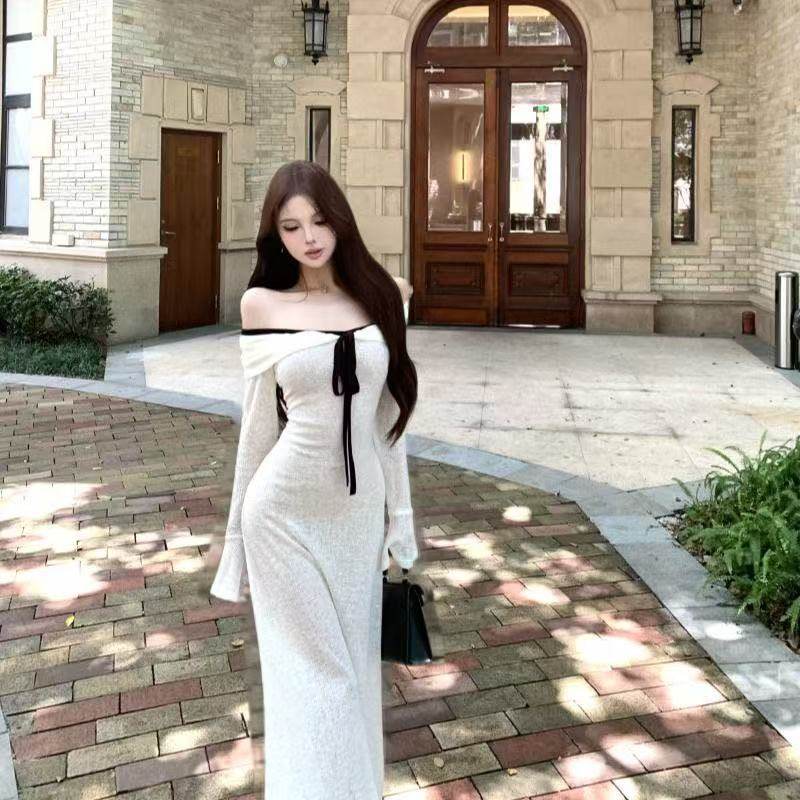 巨好看一字肩连衣裙女秋季新款时尚小众法式撞色绑带气质修身长裙