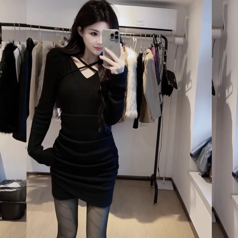 内搭打底连衣裙女长袖秋装2025冬季新款T恤裙V领修身显瘦包臀裙子